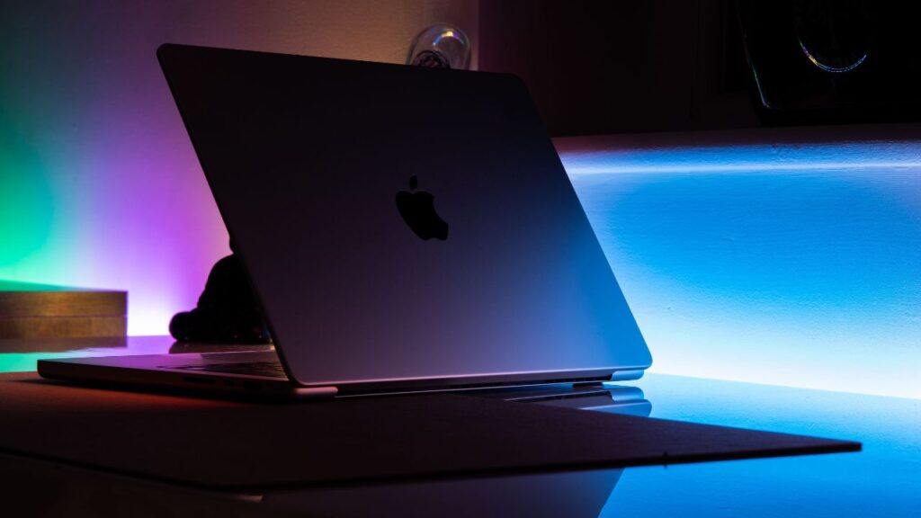 Si deseas más información sobre la Apple MacBook Air, visita el sitio web oficial de Apple.